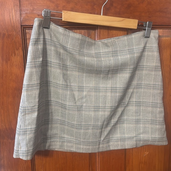 H&M Houndstooth Suit Plaid Mini Skirt, Size 12 NWT - Picture 2 of 5